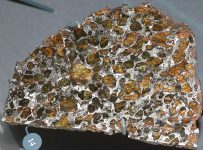 640px-Esquel_meteorite,_pallasite_(14609129767)