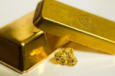 640px-Fairmined_ingot_and_nugget