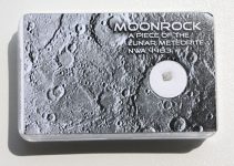 640px-Lunar_meteorite_NWA_4483_piece
