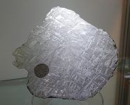 640px-Muonionalusta,_Sweden,_Iron,_IVA_-_Center_for_Meteorite_Studies_-_Arizona_State_University_-_Tempe,_AZ_-_DSC05804