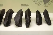 640px-Obsidian_of_Milos,_blades,_Milos_Mining_Museum,_152991