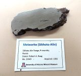 640px-Sikhote-Alin_meteorite,_Russia_-_University_of_Arizona_Mineral_Museum_-_University_of_Arizona_-_Tucson,_AZ_-_DSC08503