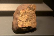 640px-Stony_meteorite,_Bristol_City_Museum_and_Art_Gallery