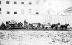 640px-Wagon_with_eight-horse_team_transporting_the_Willamette_Meteorite_at_the_Lewis_and_Clark_Exposition,_Portland,_Oregon,_1905_(AL+CA_1996)