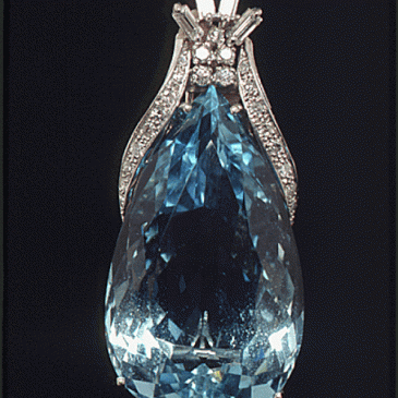 Aquamarine,_platinum,_and_diamond_brooch-pendant_-_NARA_-_192417
