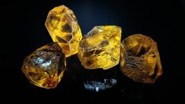 Citrine-from-brasil-rough-cristals
