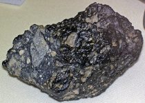 Lunaite_(lunar_breccia)_(Northwest_Africa_8586_Meteorite)_4_(17381662662)