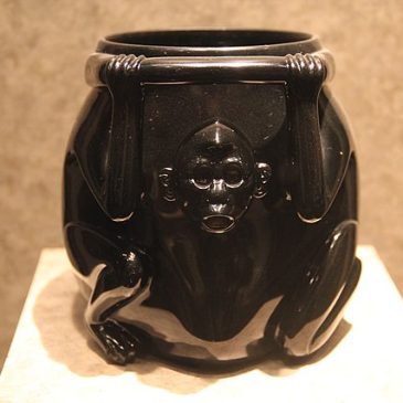 Obsidian_Monkey_Vase,_Texcoco_(9755847312)