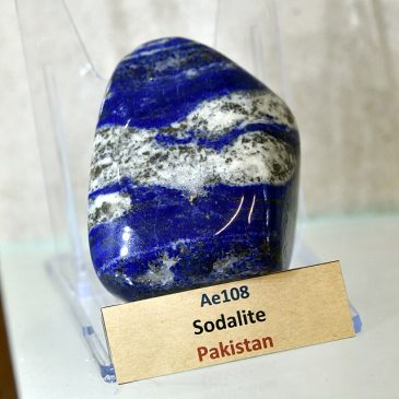 Sodalite_from_Pakistan._Erbil_Stones_and_Gems_Museum,_Erbil_Citadel,_Hawler,_Iraq