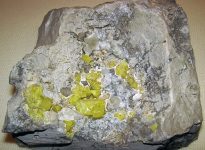 Sulfur-celestite_(Maybee,_Monroe_County,_Michigan)
